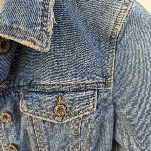 Free People Flower Embroidered Cropped Light Wash Jean Jacket Denim size 0 Daisy - Picture 9 of 9